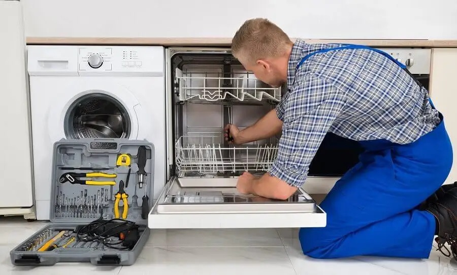 Gümüşova Termodinamik servisi teknisyen ekibi beyaz eşya tamiri yaparken